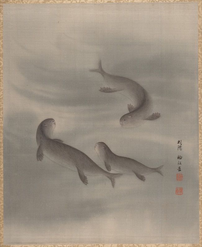 A traditional Japanese painting of three seals swimming in a hazy green water. Japanese calligraphy is on the right side.