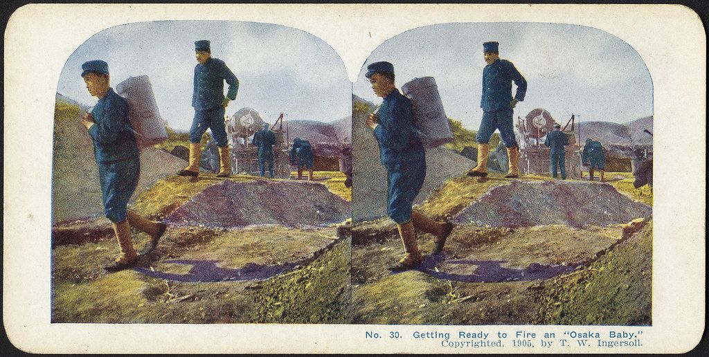 Stereoscope card from 1905 titled “Getting Ready to Fire an ‘Osaka Baby.’” depicting soldiers preparing a cannon in a field.