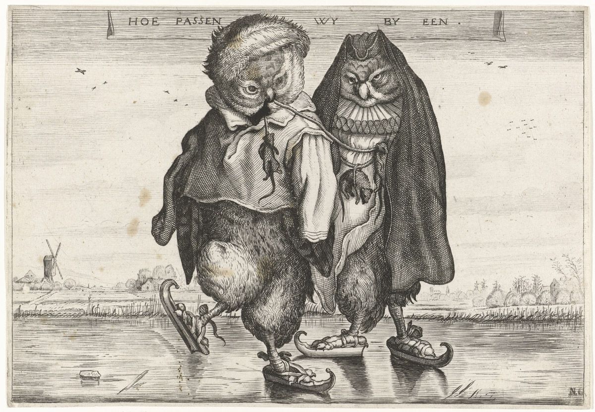 A black and white etching of two anthropomorphic owls ice skating on a frozen landscape. The owl on the left wears a fur hat and cape, and the owl on the right is draped in a patterned cape. They are standing on a frozen landscape with a windmill and trees in the background. Above the owls is the text 'HOE PASSEN WY EEN'.