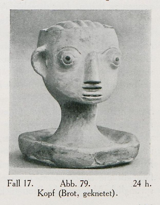 A black and white photograph of a sculpted head, labeled 'Kopf (Brot, geknetet)'.